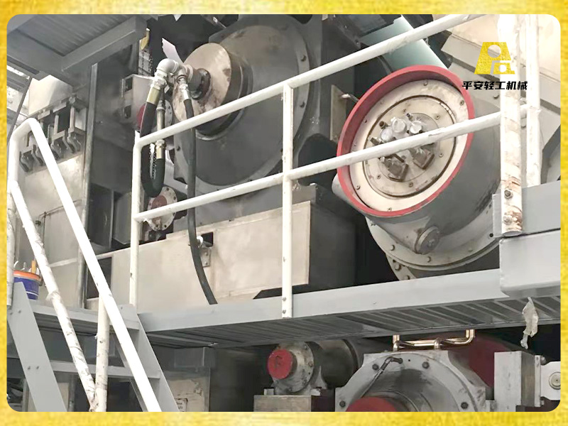 印尼三寶壟5700/650箱板紙機